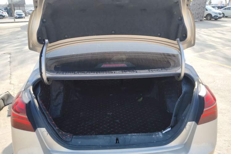 Used Geely Auto Emgrand 2019 Leading Edition 1.5L CVT Luxury Model China VI Standard
