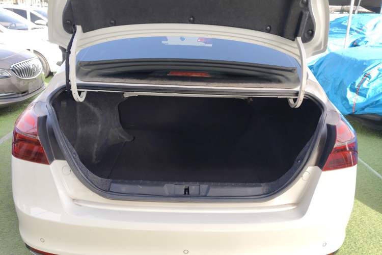 Used Geely Auto Emgrand 2019 Leading Edition 1.5L CVT Upward-Connected Model China VI Standard
