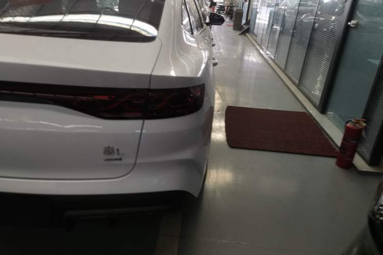 Used BYD Qin L 2025 DM-i Smart Drive 80KM Leading Model