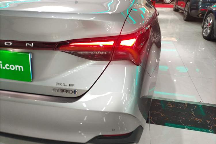 Used Toyota Avalon 2019 Dual-Engine 2.5L XLE Prestige Version China VI Standard
