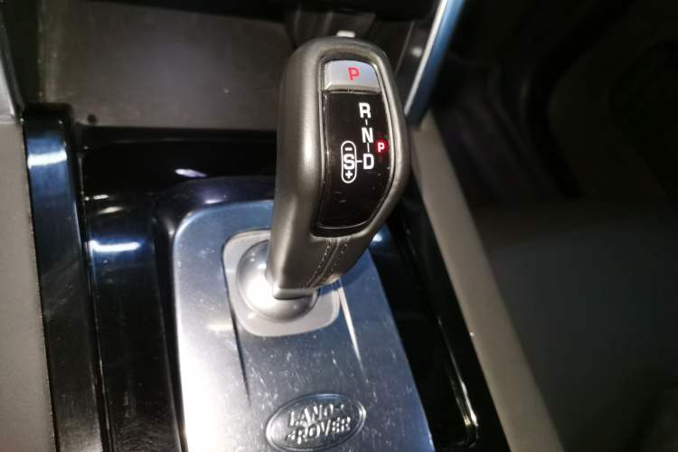 Used Land Rover Discovery Sport 2020 200 PS Family Edition
