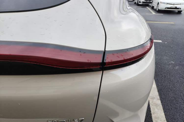 Used  LS7 2023 100kWh Lux Rear-Drive Version