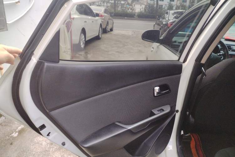 Used Kia K2 2015 Sedan 1.4L Automatic GLS
