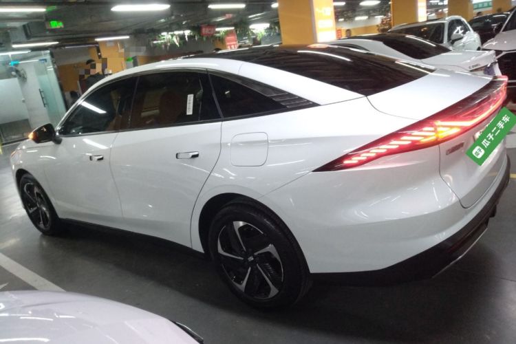 Used  L6 2023 125km MAX
