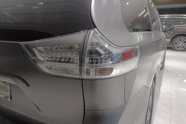 Used Toyota Sienna (Parallel Import) 2015 3.5L Automatic 7-Seater Parallel Import