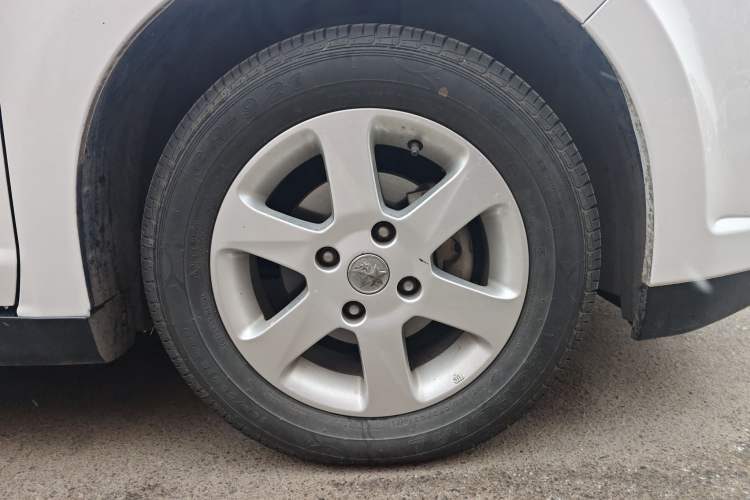 Used Venucia D50 2013 1.6L Manual Luxury Edition
