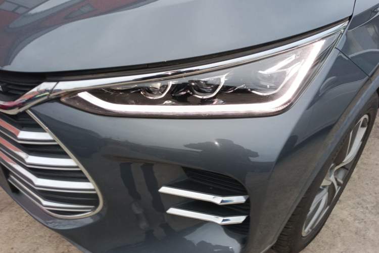 Used BYD Tang New Energy 2018 DM 2.0T All-Wheel Drive Smart Connectivity Luxury Model 7 Seats China V Emission Standard