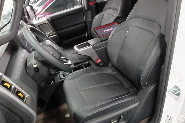 Used  V23 2025 501 Four-Wheel Drive Intelligent Driving Version
