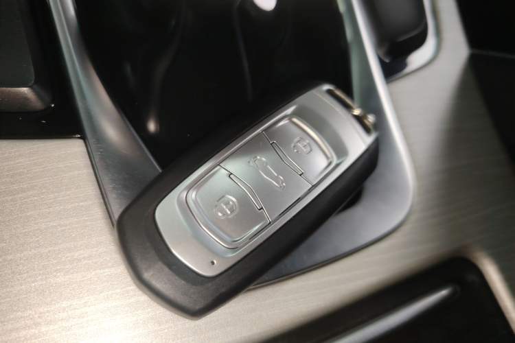 Used Geely Auto Emgrand X7 Sport 2020 1.8TD DCT Two-Wheel Drive Smart Connect 4G-Enabled Version
