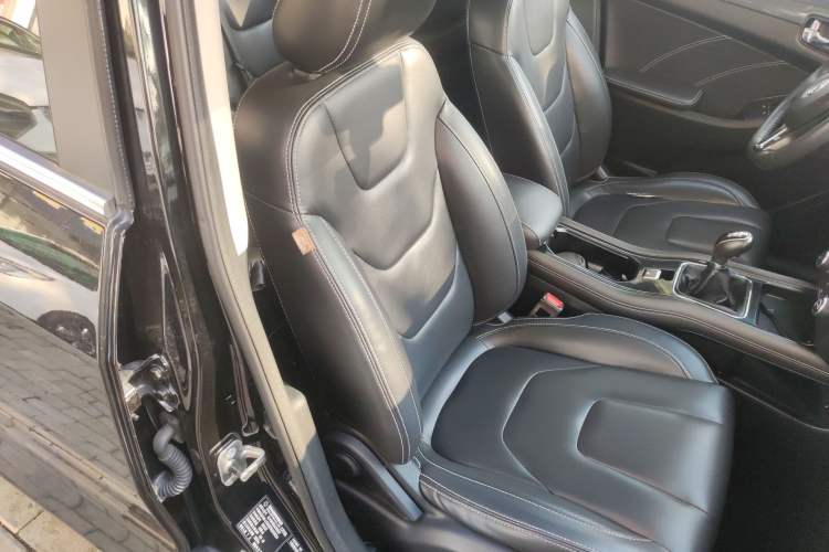 Used Dongfeng Fengon 580 2017 1.5T Manual Luxury Model
