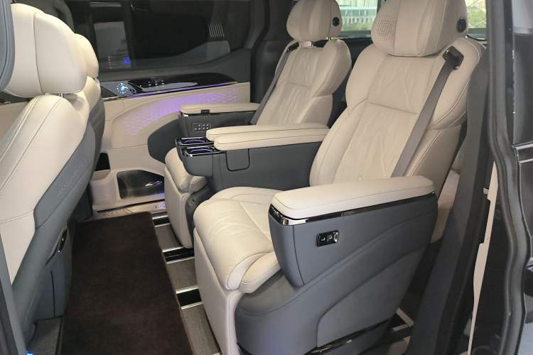 Used Zeekr 009 2024 Six-Seat Executive Version 4WD 108 kWh
