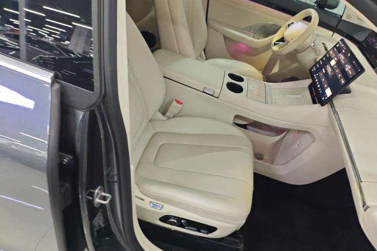 Used Hima Luxeed R7 2024 All-Electric 802 km Max
