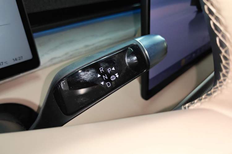 Used XPeng X9 2024 702 Ultra-Long Range Pro
