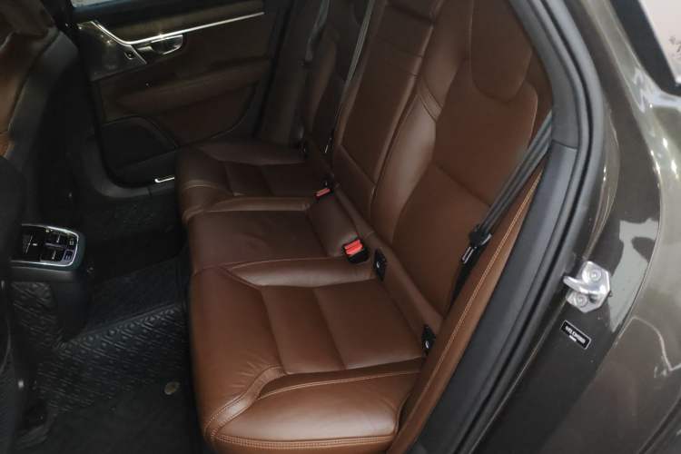 Used Volvo V90 2021 Cross Country B5 AWD Prestige Edition