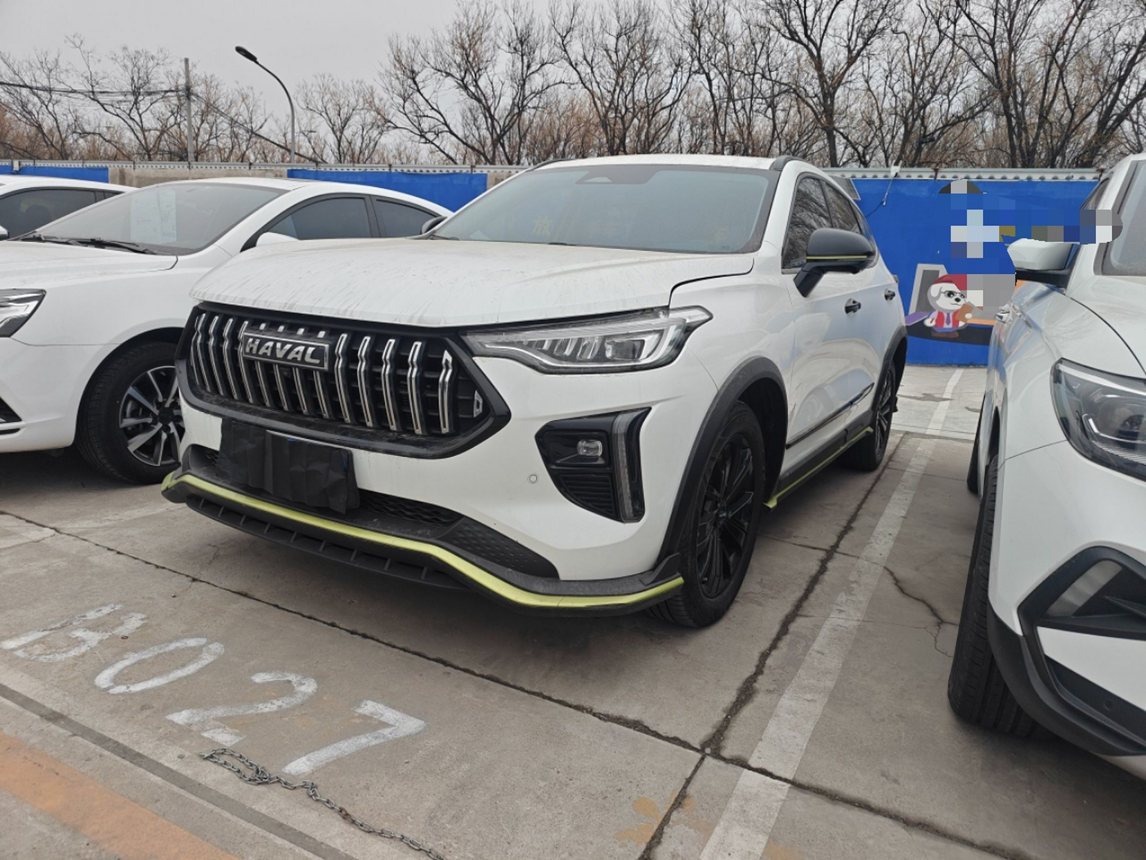 Под передней частью автомобиля