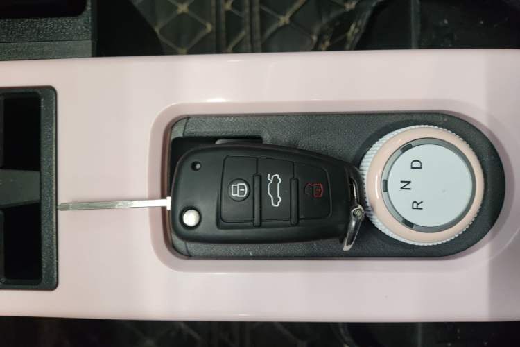 Used Chery QQ Ice Cream 2022 170km Sundae Phosphate Lithium-Ion
