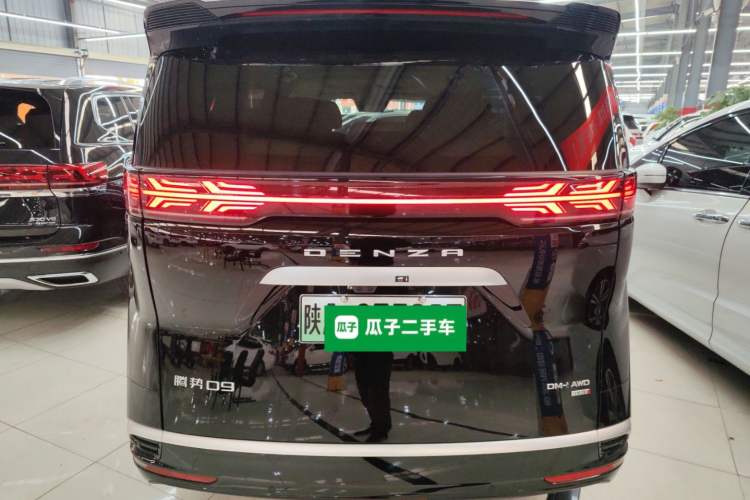 Used Denza D9 2025 DM-i Smart Drive 1020 Four-Wheel Drive Premium Model
