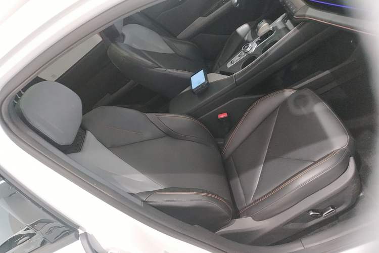 Used Changan UNI-V 2022 1.5T Prestige Version
