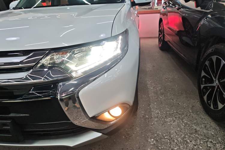 Used Mitsubishi Outlander 2018 2.4L 4x4 Elite Edition 5 Seats
