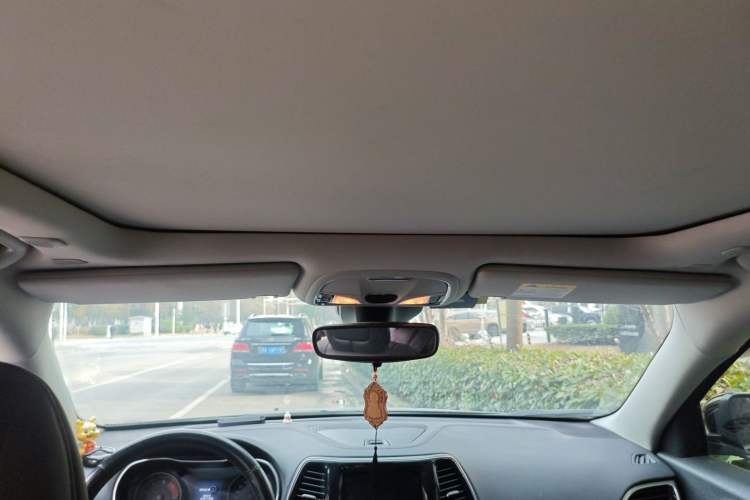 Used  Cherokee 2019 2.0T Four-Wheel Drive Explorer Edition China V