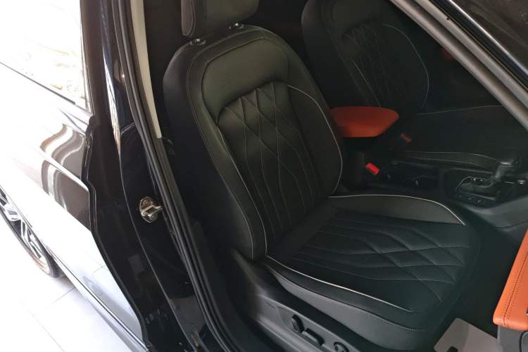 Used Volkswagen Tiguan L 2023 330TSI Automatic Two-Wheel Drive R-Line Enjoyment Edition
