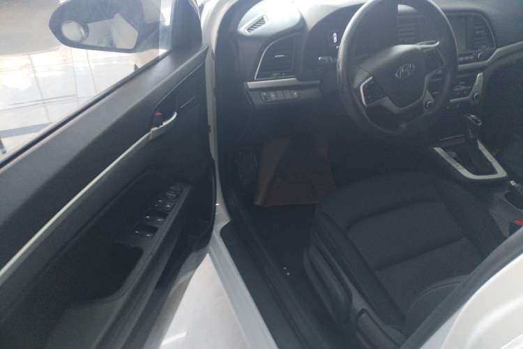 Used Hyundai Elantra 2016 1.6L Automatic ZhiXuan – Elite Version