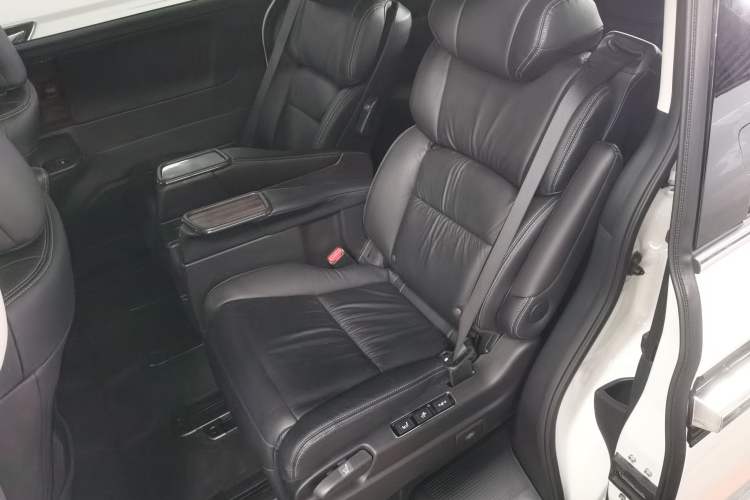 Used Honda Elysion 2016 2.4L Luxury Edition
