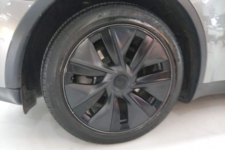Used Tesla Model Y 2024 Long-Range All-Wheel-Drive Version