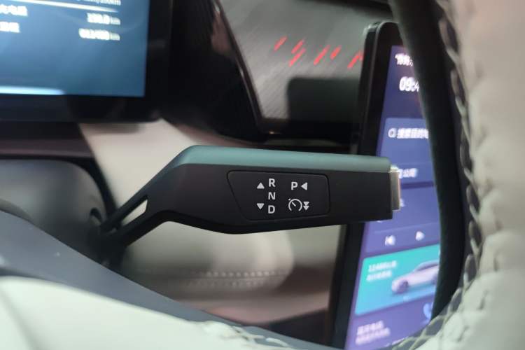 Used  06 2025 Model 520km
