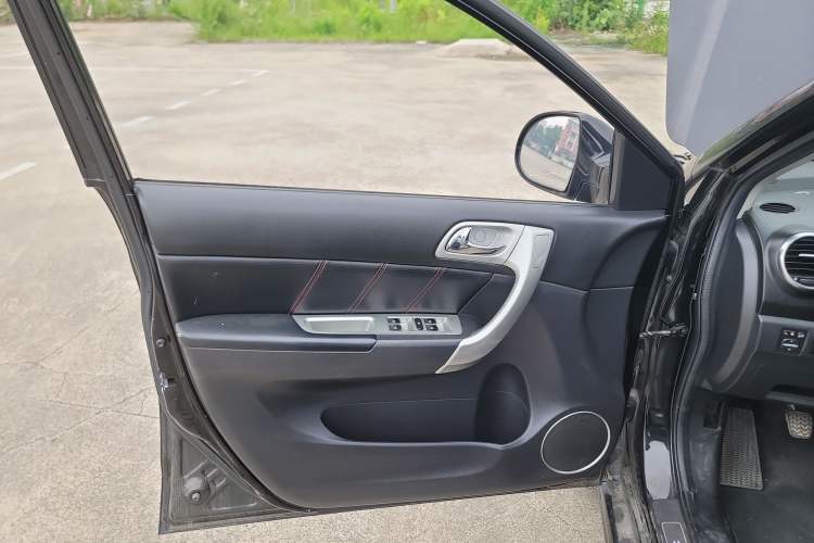 Used Haval H6 2015 Upgraded Model 1.5T Manual Two-Wheel Drive Urban Version
