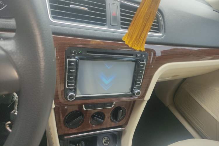 Used Volkswagen Lavida 2013 Restyled Classic 1.6L Manual Comfort Edition