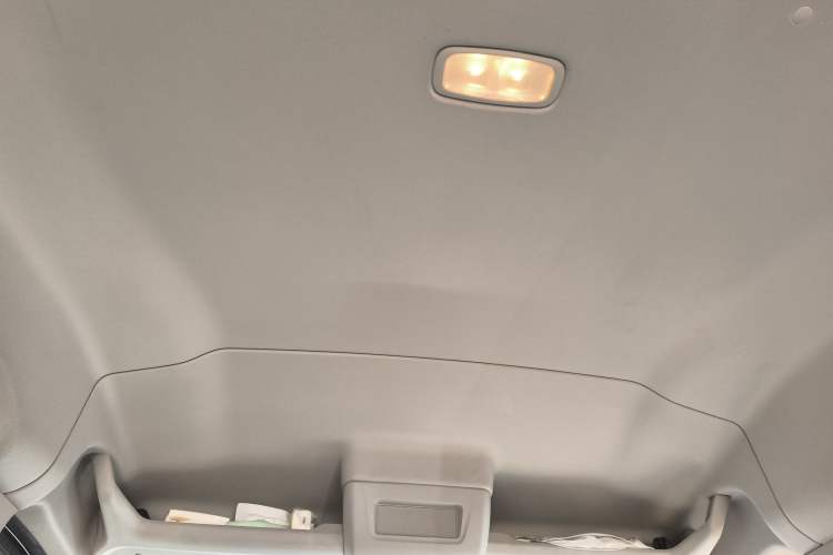 Used SAIC MAXUS Xintu V90 2020 2.0T AMT Yunjie Edition Front-Wheel Drive Rear Single Tire Short Wheelbase High Roof 6-Seater