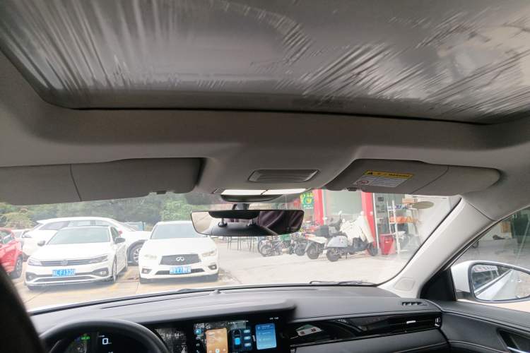 Used Roewe i5 2024 1.5L CVT Luxury Edition
