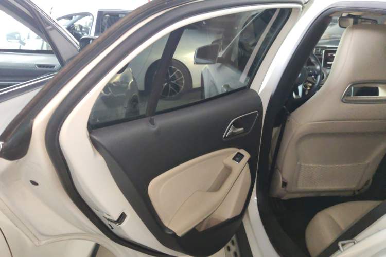 Used Mercedes-Benz GLA 2015 GLA 220 4MATIC Luxury Model