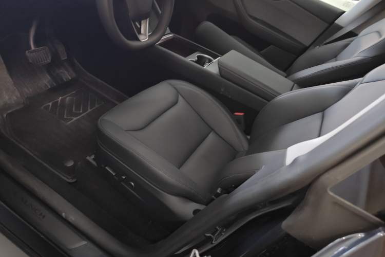 Used Tesla Model Y 2025 Rear-Wheel Drive First Edition
