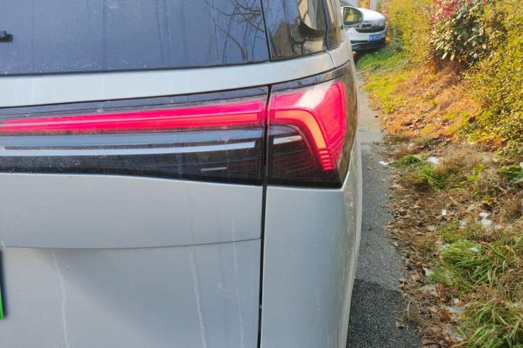 Used Buick GL8 New Energy 2025 Lu Shang Luxury Edition 7-Seater