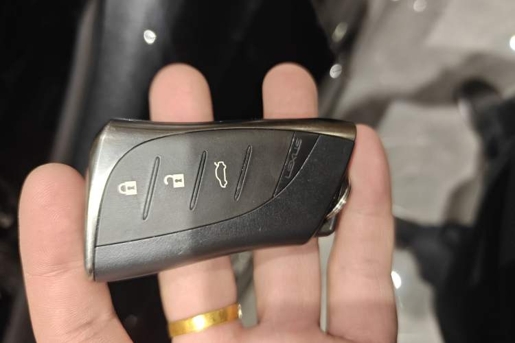 Used Lexus ES 2020 300h Premier Edition
