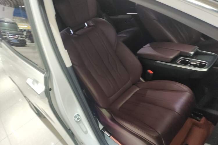 Used Buick Century 2023 2.0T Six-Seater Yinshi Edition
