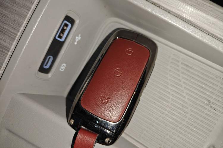 Used Geely Galaxy E8 2024 665 km Range Rear-Drive Starship Long-Range Version
