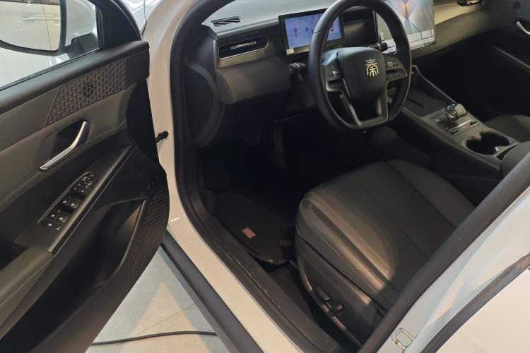 Used BYD Qin PLUS 2025 DM-i Smart Drive 120KM Superior Model
