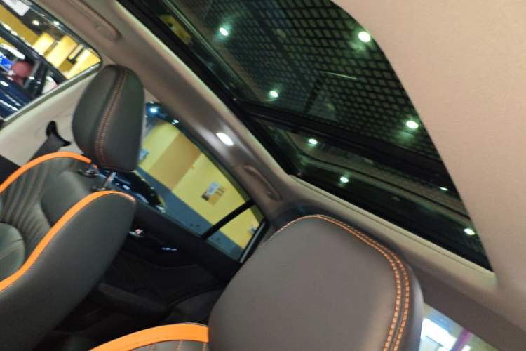 Used Dongfeng Aeolus Yixuan MAX 2023 1.5T Ultra-Stylish Trendsetting Dad Edition
