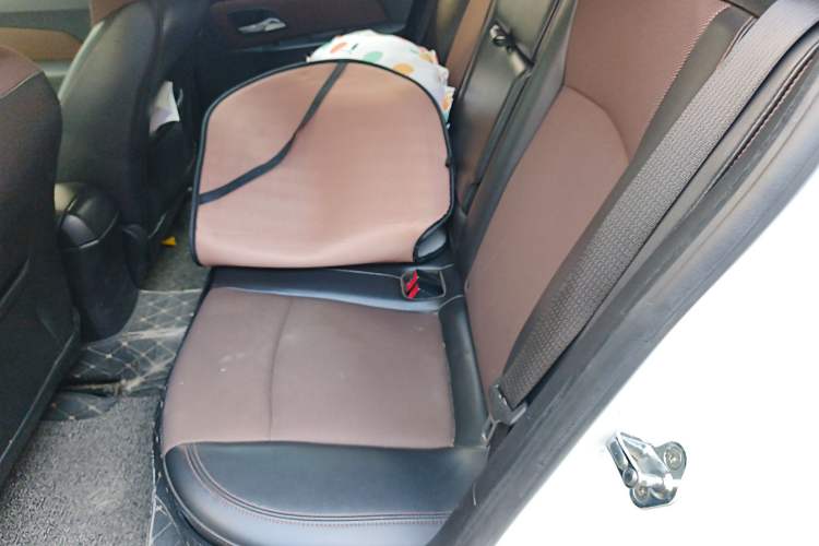 Used Chevrolet Cruze 2015 Hatchback 1.6L Automatic Comfort Edition