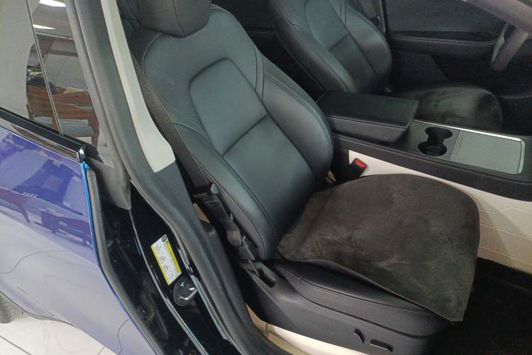 Used Tesla Model Y 2023 Long-Range All-Wheel-Drive Version
