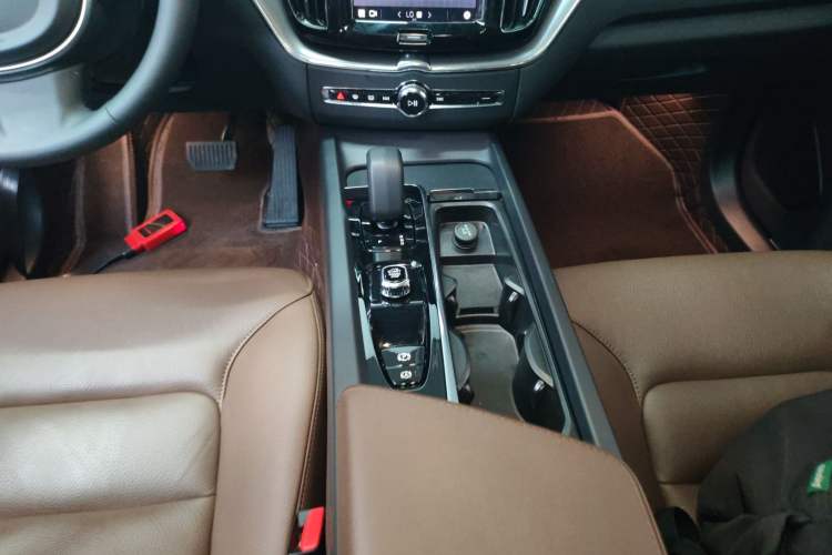 Used Volvo XC60 2025 B5 4x4 Smart Luxury Edition
