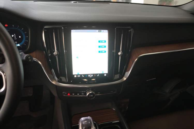 Used Volvo V60 2024 B5 Zhiyuan Luxury Edition
