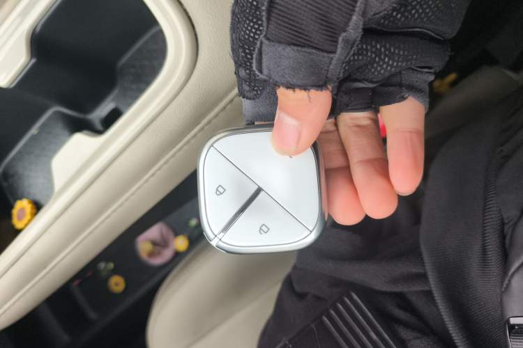 Used Wuling Bingo PLUS 2024 330 km Range Five-Seater Version
