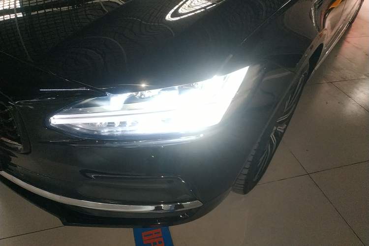 Used Volvo S90 2025 B5 Zhiyuan Luxury Edition
