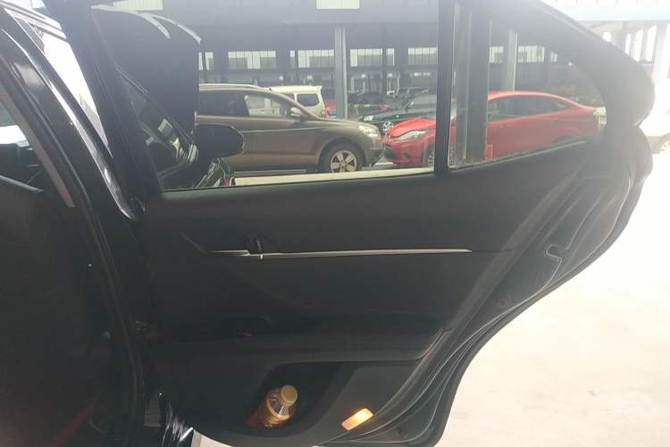 Used Toyota Camry 2021 2.0G Luxury Edition
