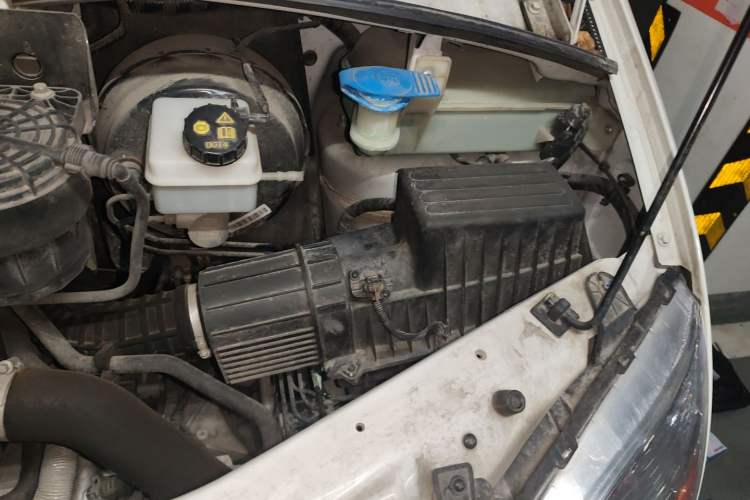 Used SAIC MAXUS Xintu V80 2021 2.0T AMT Classic Aoyuntong Short Wheelbase Ultra-Low Roof 5/6-Seater
