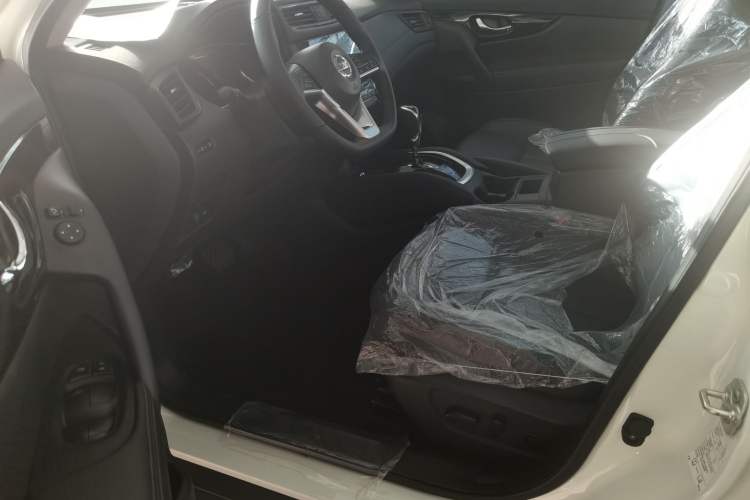 Used Nissan X-Trail 2023 Classic 2.0L Two-Wheel Drive Smart Connect Premium Edition
